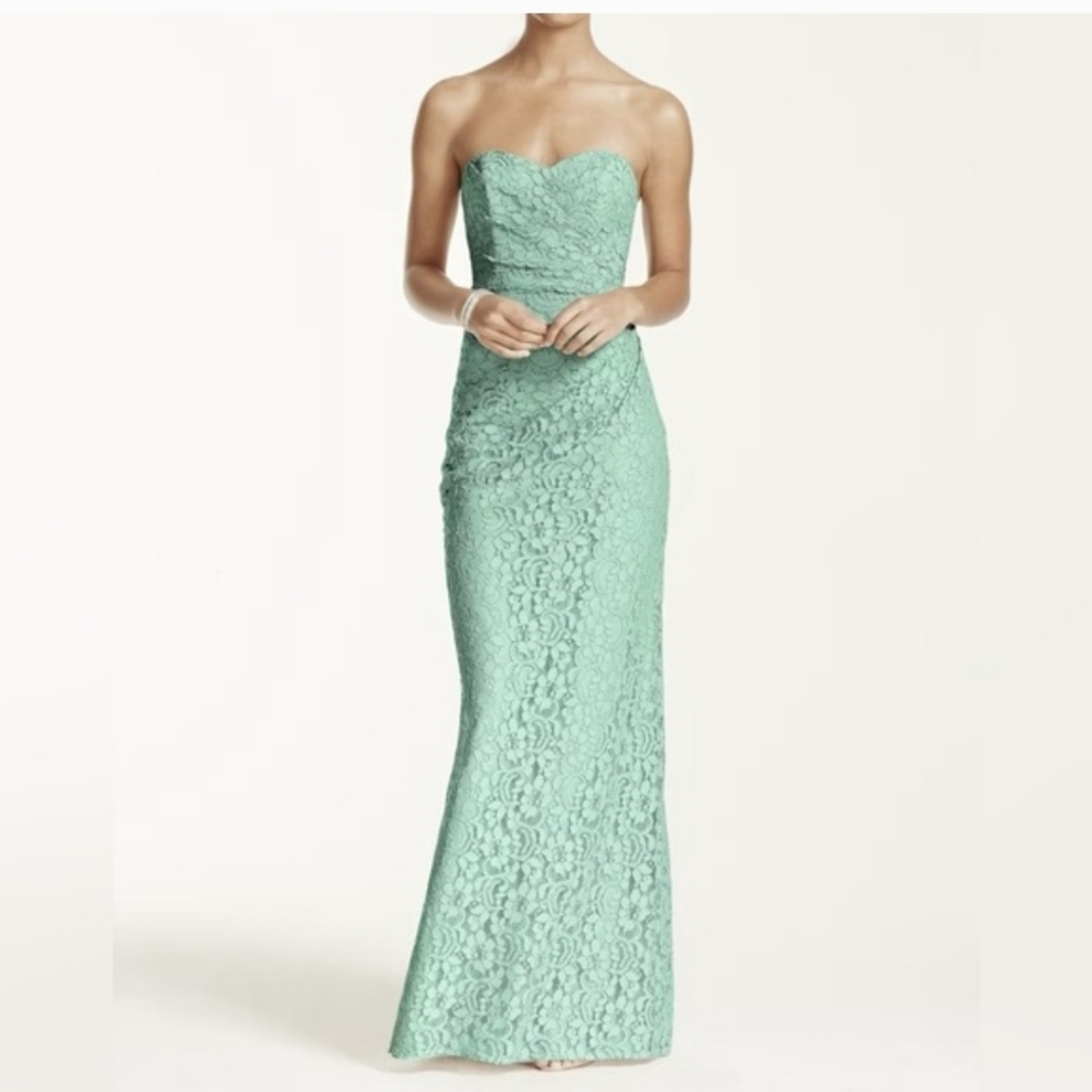 Elegant Strapless Lace Dress in Mint Green